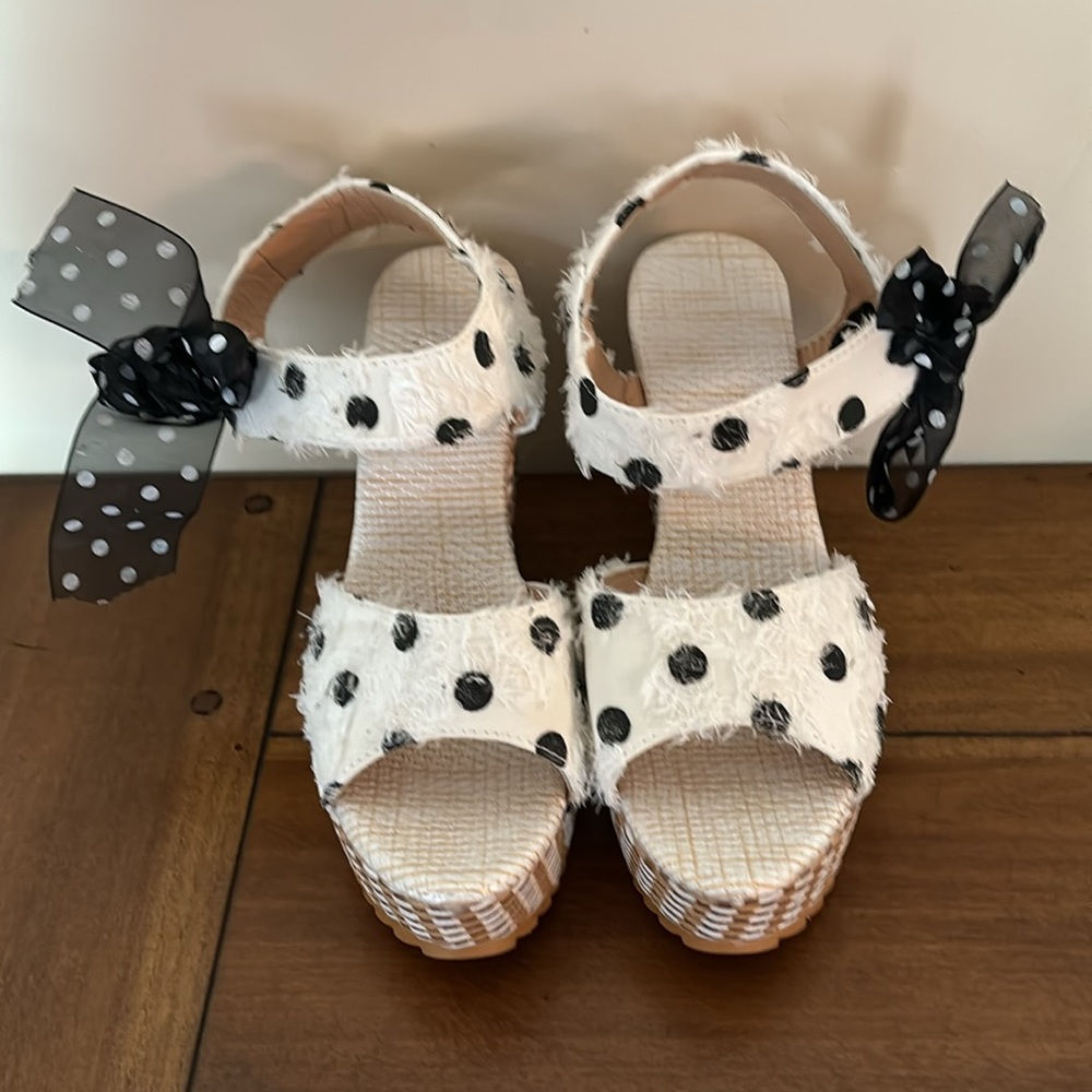 White and black polka dot wedges size 5